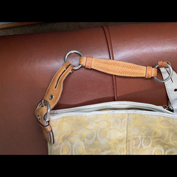 Authentic Coach Optic Purse and wristlet Too cute! Need gone! 😍 - Picture 12 of 15